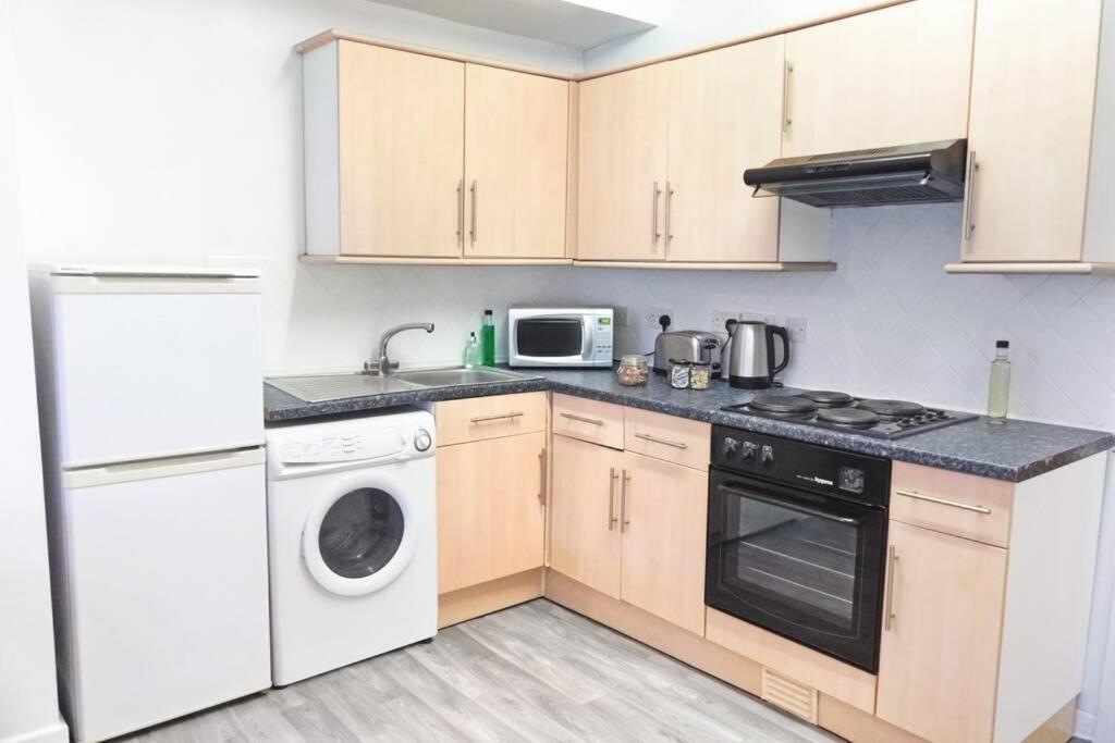 Apartment Up To 9 Close To Centre, Big Tv And Wifi Кардифф Экстерьер фото